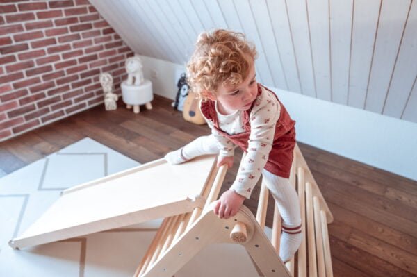 Klappbares Pikler Kletterdreieck 2 Klappbares Pikler Kletterdreieck 2