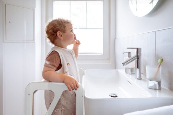 Lernturm Küchenhelfer weiss Montessori (3) Lernturm Küchenhelfer weiss Montessori (3)