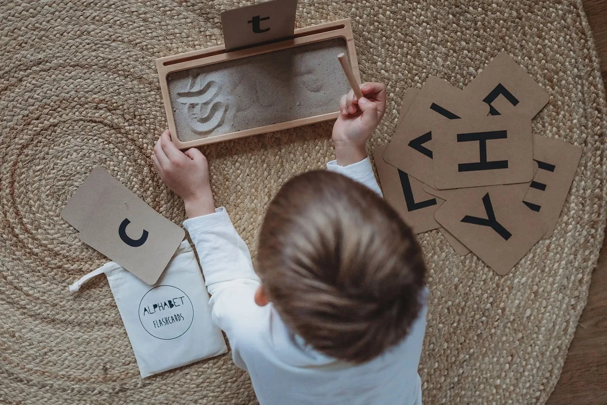 Aktionstablett Schreiben lernen Montessori